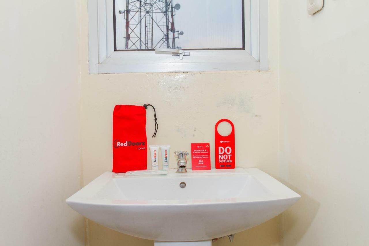 Reddoorz Plus @ Surapati 2 Бандунг Экстерьер фото